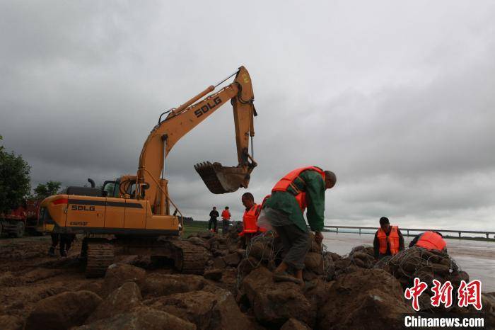 kycom-
陕西省水利系统乐成处置今年渭河1号洪水顶冲重大险情(图9)
