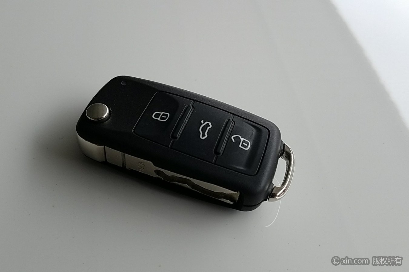 “kycom”漫谈明代青花瓷器中的苏麻离青作者:未知2014-07-1617:29:06来源:中国文物网已明代王世懋的《窥天外乘》记载(图1) ky com