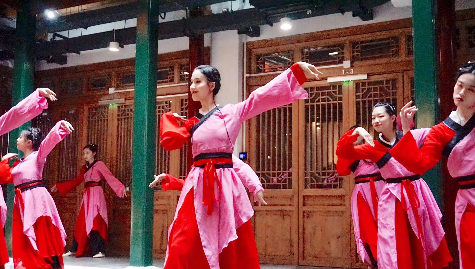 这其中国鬼才艺术家,只用垃圾就迅速蹿红外媒【kycom】(图3) ky com