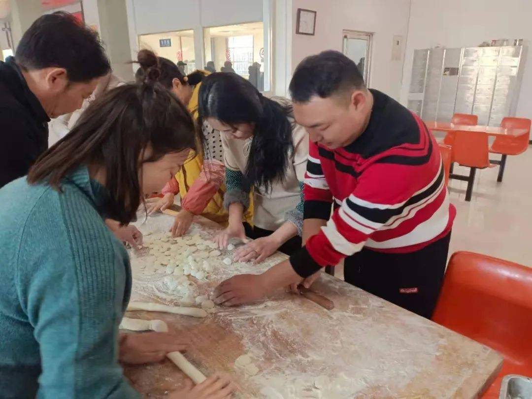 
【爱在新干线】冬至食堂多欢笑  饺子飘香暖人心【ky com】(图8)