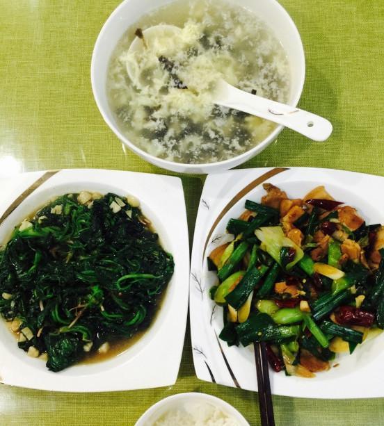 “kycom”
本是高速服务区 却成网红打卡点？！服务区咋引客停留消费？(图2)