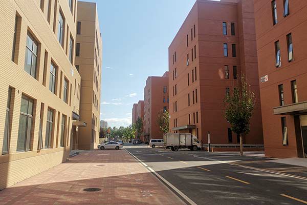 ky com_四面夹攻之下画廊将何去何从？(图3)