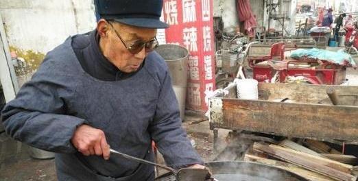 明莫是龙《桐阴待茶图》_ky com(图3)